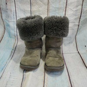 UGG Women’s Classic Tall boot Size W 9